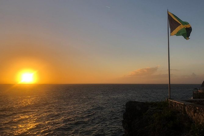 [PRIVATE] Negril Sightseeing Tour with RickS Cafe Cliff Diving - Why this private Negril tour works well