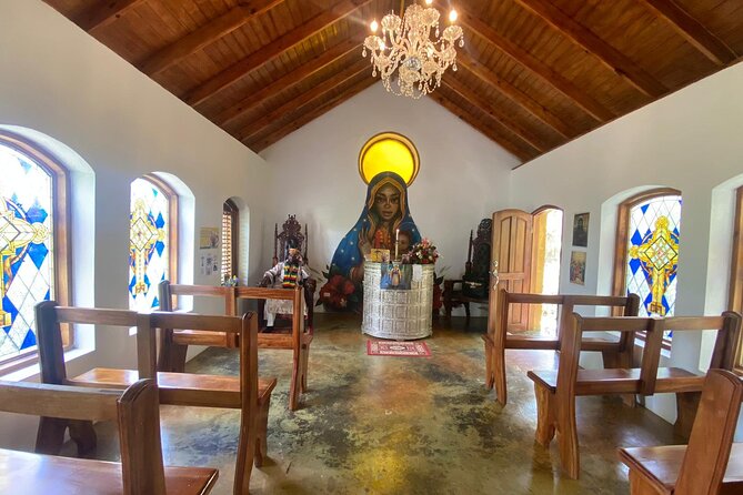 Private Nine Mile, Bob Marley Tour from Ocho Rios - Paying respects at the Bob Marley Mausoleum