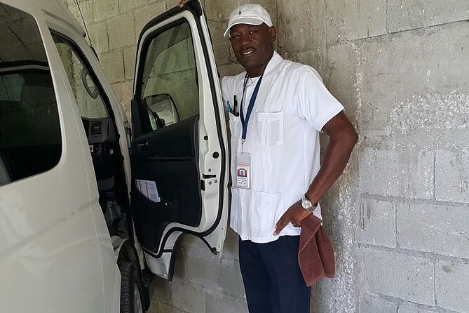 Private One-Way and Roundtrip Airport Transfer to Montego Bay Hotels - What the arrival pickup is like