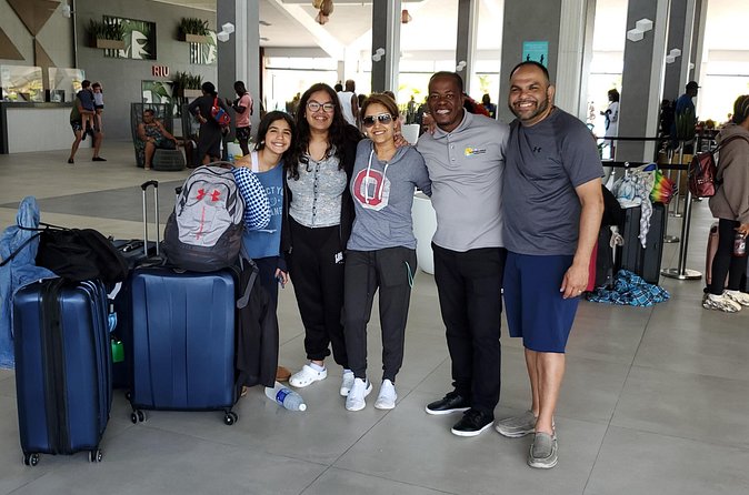 Private Round Trip Airport Transfer from Montego Bay to Ocho Rios - The guide element: history, music, and questions