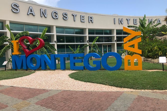 Private Round-trip MBJ Airport Transfer to Montego Bay Hotels - A calm first ride from MBJ to your hotel