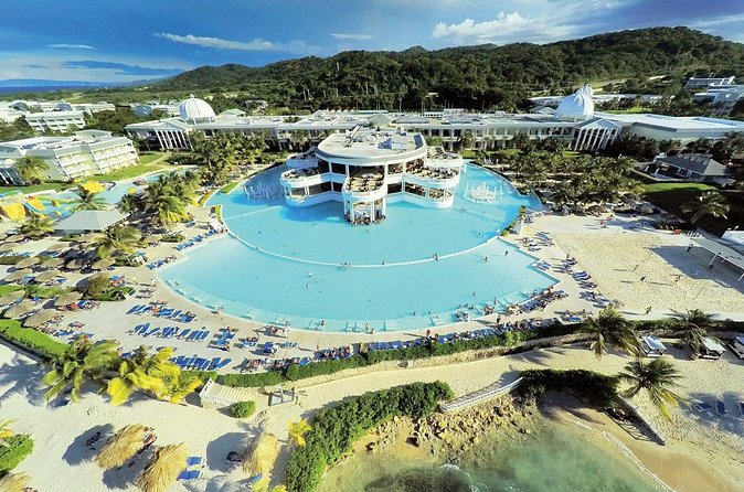 Private Sangster Airport Transfer to Grand Palladium Resort - Richard and the human side of the service
