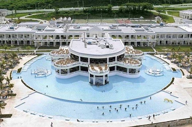 Private Sangster Airport Transfer to Grand Palladium Resort - Group size, luggage, and comfort