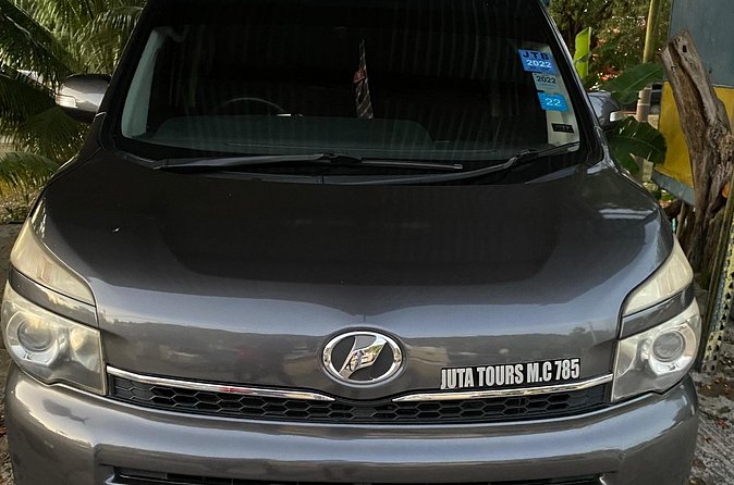 Private Sangsters Int. Airport Pickup to Montego Bay Resorts - What the service feels like for families and large groups