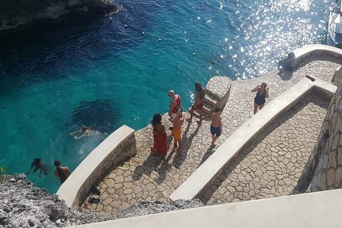 Private Tour From Ocho Rios or Runaway Bay To Negril 7 Miles Beach & Ricks Cafe - Rick’s Cafe brings cliff jumps and a lively finish