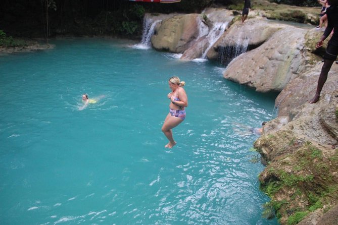 Private Tour From Ocho Rios To Blue Hole Secret Falls and Shopping - A shopping stop after the water