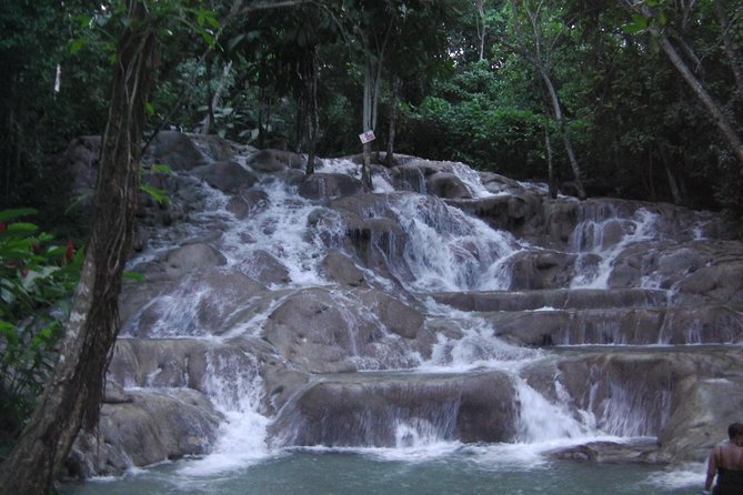 Private Tour From Ocho Rios To Dunn's River Falls - Handling Crowds at a Popular Waterfall