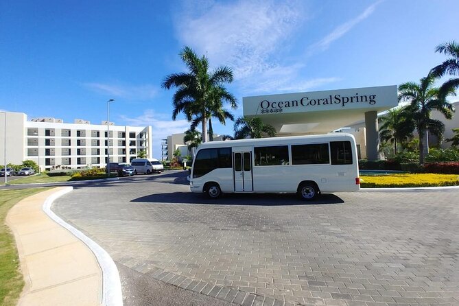 Private Transfer From Kingston Airport To Kingston Hotel One Way - A private ride for up to three people