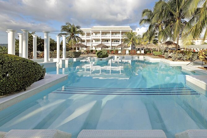 Private Transfer from MBJ Airport to Grand Palladium Hotel - The ride to the Grand Palladium Resort & Spa area