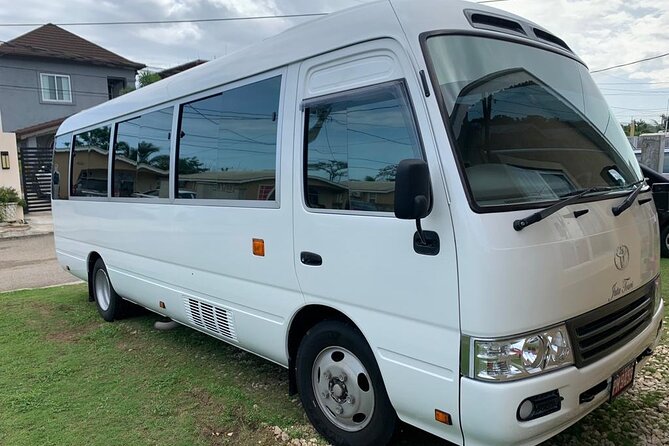 Private Transfer from Montego Bay Airport - Negril Hotels - A personal welcome from Desmond or Clarkie