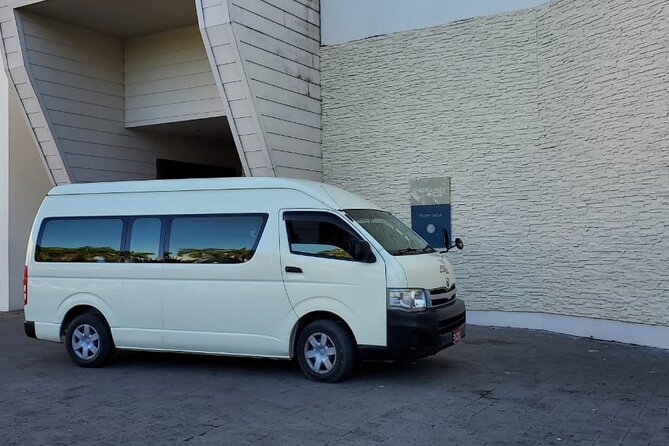 Private Transfer from Montego Bay Hotels to Ocho Rios Hotels - Meeting your driver in Montego Bay