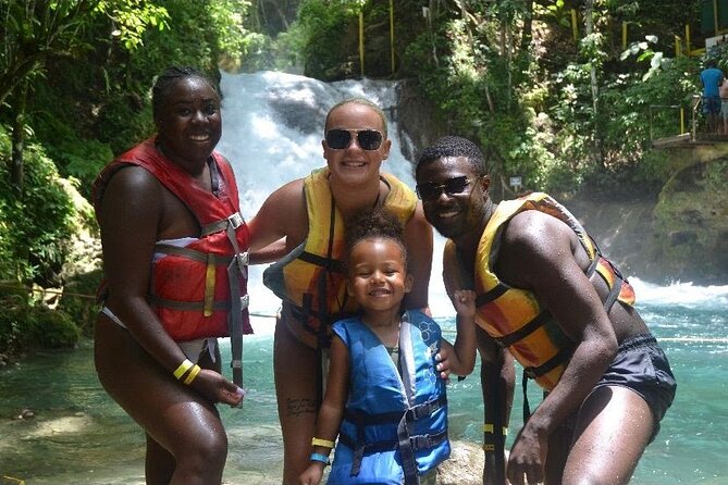 Private Transport to River Tubing or Rafting and Blue Hole combo - Bamboo rafting: the calmer choice