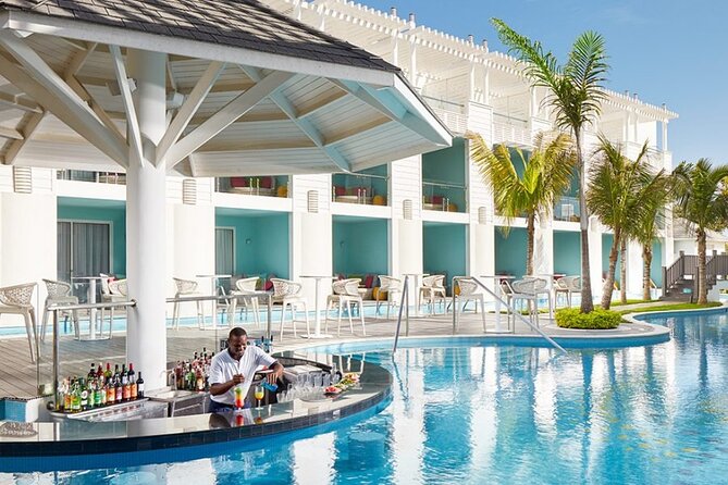 Private Transportation from Montego Bay Airport to Negril hotels - A private vehicle changes the airport experience