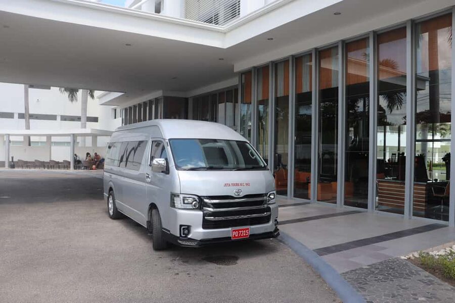 Ricks cafe & 7mile Beach Day Tour From Montego Bay. - Private or shared transport?