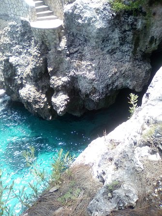 Ricks Cafe - Watching the cliff jumpers above the water