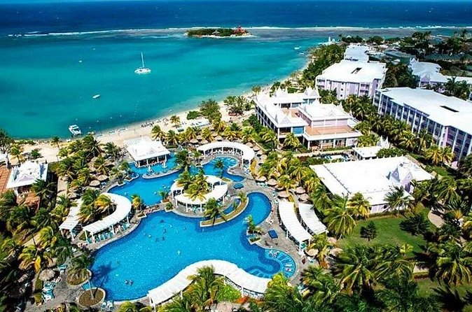 Riu Montego Bay Resort Airport Transfer - The ride itself: comfort, bags, and entertainment
