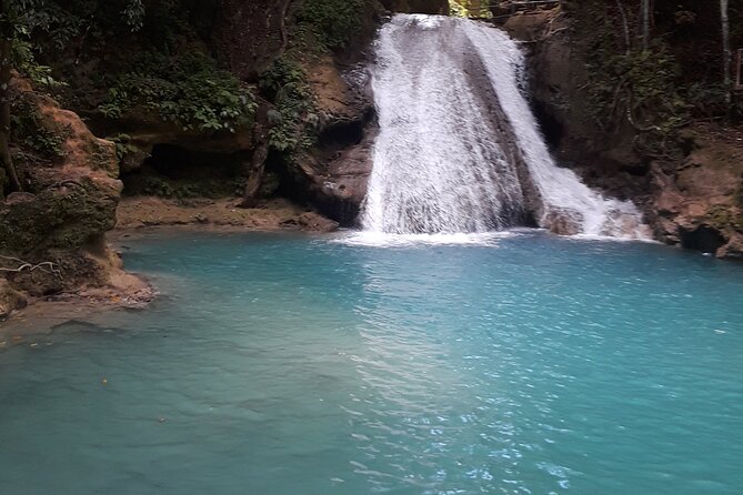 River Tubing and Blue Hole Private Tour from Ocho Rios - The guides shape the day