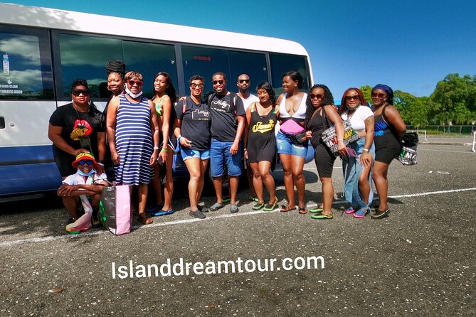 Round Trip Montego Bay Airport Taxi - Grand Palladium - A short scenic introduction instead of a silent shuttle