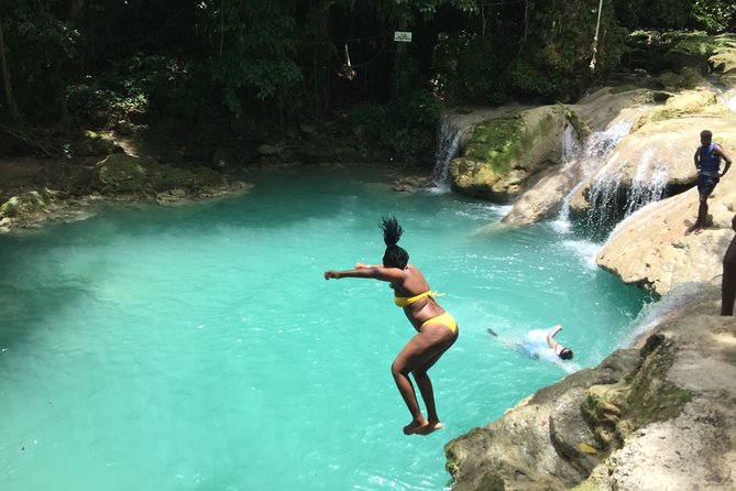 Roundtrip Private Shuttle from Ocho Rios to Blue Hole and Back - A Simple Ride From Ocho Rios to Blue Hole