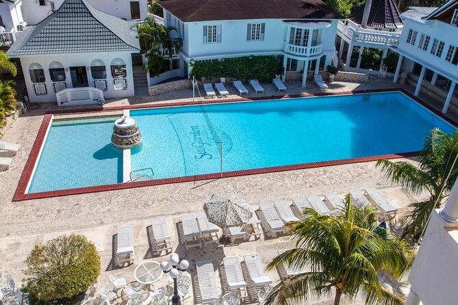 SeaGarden Beach Resort Private Airport Transfer - Choosing between a private car and minibus
