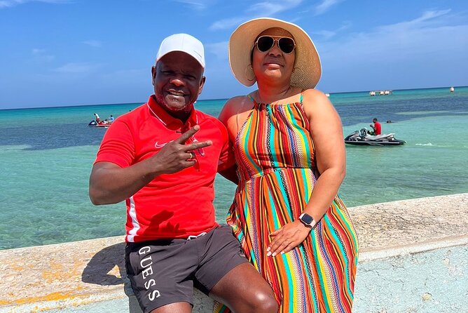 Shopping and Sightseeing Local Guided Tour In Montego Bay - One hour among Montego Bay’s craft stalls