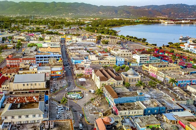 Sightseen tour and Souvenir shopping with private transportation in Montego Bay - Why shopping at more than one store matters
