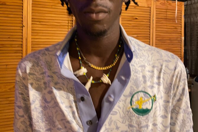 Souvenirs workshop A Mi Mek It! in Montego Bay Jamaica (FR & EN) - What makes the guide important