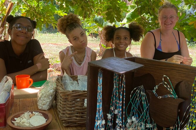 Souvenirs workshop A Mi Mek It! in Montego Bay Jamaica (FR & EN) - Who will enjoy A Mi Mek It most?