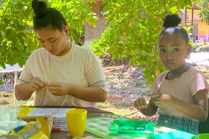 Souvenirs workshop A Mi Mek It! in Montego Bay Jamaica (FR & EN) - Location, pickup, and group size