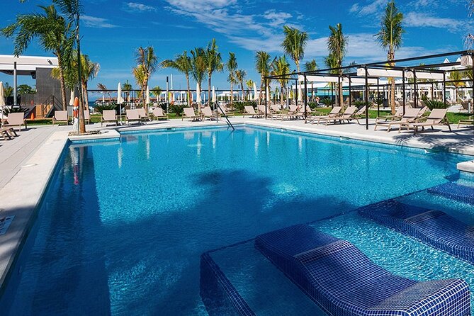 Transfer from/to Airport, Riu Reggae, Riu Montego Bay, Riu Palace - The role of Desmond and communication before pickup
